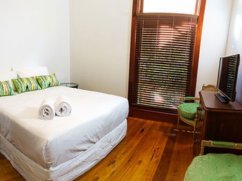The Regents Park - Redcliffe Tourism 7