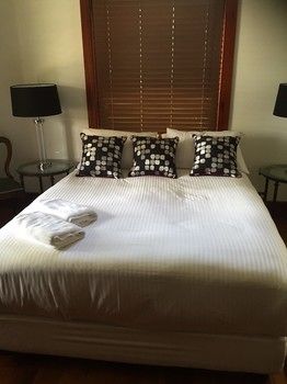 The Regents Park - Redcliffe Tourism 34