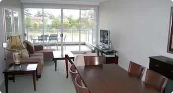 Castle Hill 503 Pen Furnished Apartment - Redcliffe Tourism 2