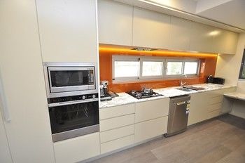 Cremorne 2 Win Furnished Apartment - Redcliffe Tourism 1