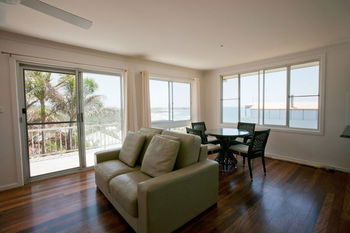 Emerald Views - Redcliffe Tourism 9