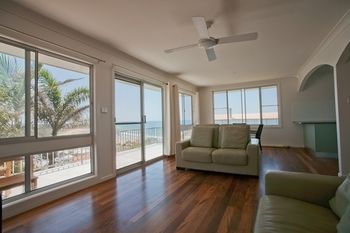 Emerald Views - Redcliffe Tourism 11