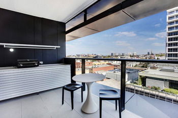 Corporate Keys- Lilli Apartments - Redcliffe Tourism 9