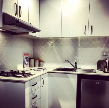 Bespoke Creative Serviced Apartments - Redcliffe Tourism 10