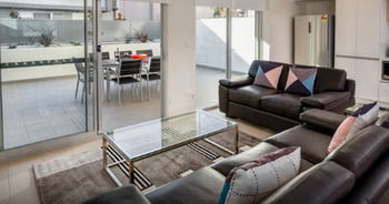 Hamilton Executive Apartments - Redcliffe Tourism 1