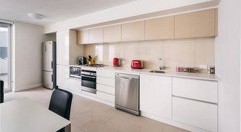 Hamilton Executive Apartments - Redcliffe Tourism 4