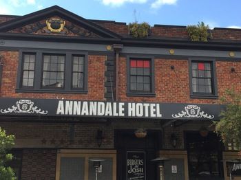 Annandale Hotel - Redcliffe Tourism 2
