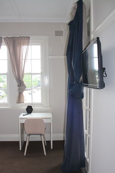 Annandale Hotel - Redcliffe Tourism 4