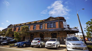 Annandale Hotel - Redcliffe Tourism 21