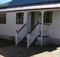 A Pine Cottage - Redcliffe Tourism