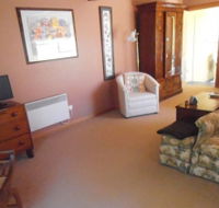 John and Eva Selles Studio Apartment - Redcliffe Tourism