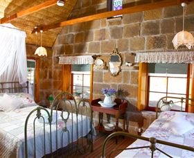 Oatlands Manor - Redcliffe Tourism 1