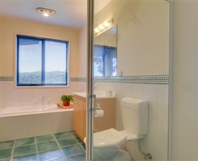 Carol's B&B - Redcliffe Tourism 4