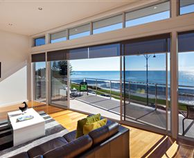 Windsor Cottage - Redcliffe Tourism 0