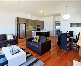 Windsor Cottage - Redcliffe Tourism 1