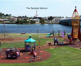 The Spotted Salmon Cottage - Redcliffe Tourism 1