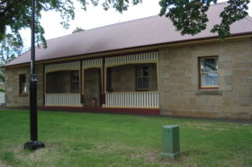 Christopher Hall's Colonial Accommodation - Redcliffe Tourism 1