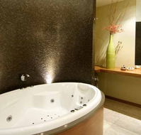 Hepburn Spa Pavilions - Saffron - Redcliffe Tourism