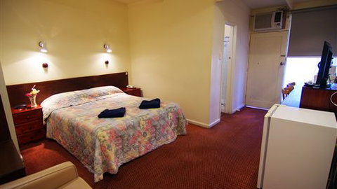 Pioneer Station Motor Inn - Redcliffe Tourism 2