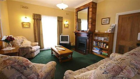 Airleigh-Rose Cottage - Redcliffe Tourism 2