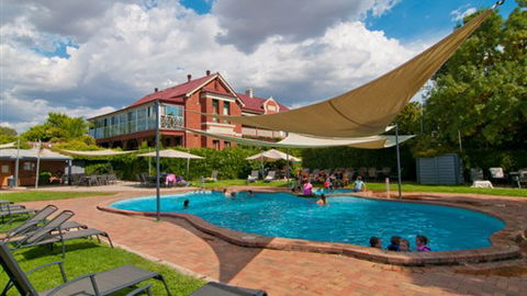 Alzburg Resort Mansfield - Redcliffe Tourism 1