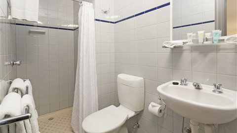 Hotel Causeway - Redcliffe Tourism 4