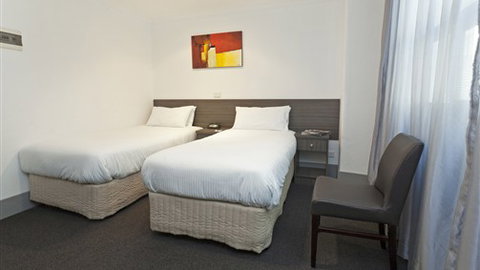 Hotel Causeway - Redcliffe Tourism 3