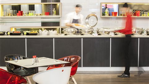 Ibis Melbourne Hotel And Apartments - Redcliffe Tourism 2