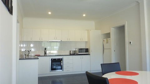 Otway Gate Motel - Redcliffe Tourism 4