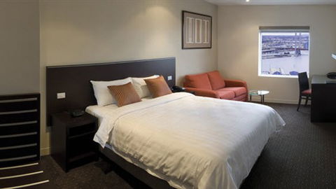 Atlantis Hotel - Redcliffe Tourism 0