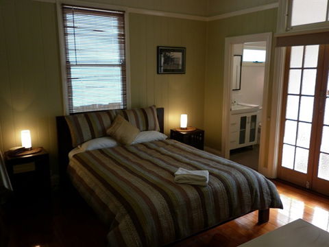 Kirkland House - Redcliffe Tourism 0