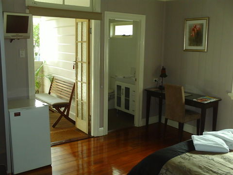 Kirkland House - Redcliffe Tourism 1