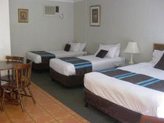 Cleveland Motor Inn - Redcliffe Tourism 2