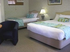Cleveland Motor Inn - Redcliffe Tourism 3