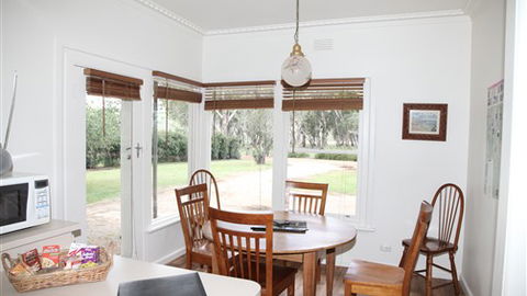 Riga Country Retreat - Redcliffe Tourism 0