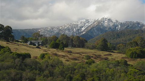 Kunala Chalet - Pinnacle Valley Resort - Redcliffe Tourism 7