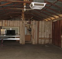 TreeTops Log Cabin - Redcliffe Tourism