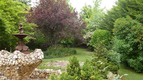 Annie's Garden Retreat - Redcliffe Tourism 3