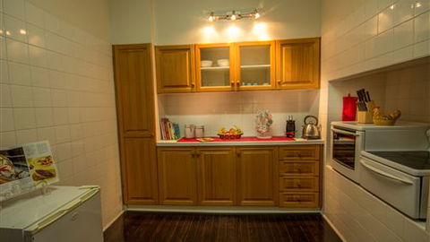 Benson House And Benson Lodge - Redcliffe Tourism 3