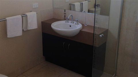 Villa Tarni 17 - Redcliffe Tourism 3