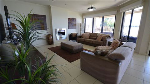 Castevilla - Redcliffe Tourism 3