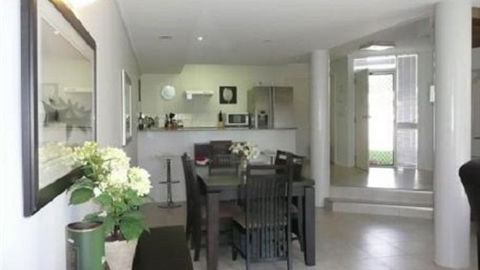 Waterfront Villa Tarni 14 - Redcliffe Tourism 1