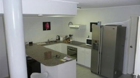 Waterfront Villa Tarni 14 - Redcliffe Tourism 2