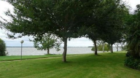 Waterfront Villa Tarni 14 - Redcliffe Tourism 4