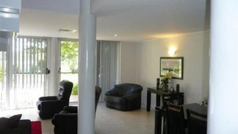 Waterfront Villa Tarni 14 - Redcliffe Tourism 5