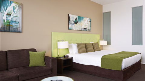 Mercure Melbourne Caroline Springs - Redcliffe Tourism 0