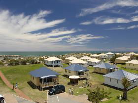 Adelaide Shores Resort - Redcliffe Tourism 1