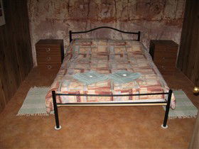 Radeka Downunder Underground Motel And Backpacker Inn - Redcliffe Tourism 1
