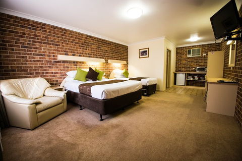 A-Line Motel - Redcliffe Tourism 0