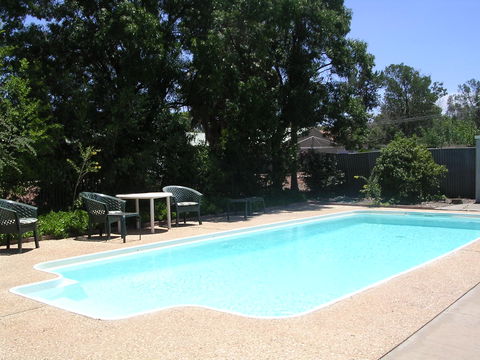A-Line Motel - Redcliffe Tourism 3